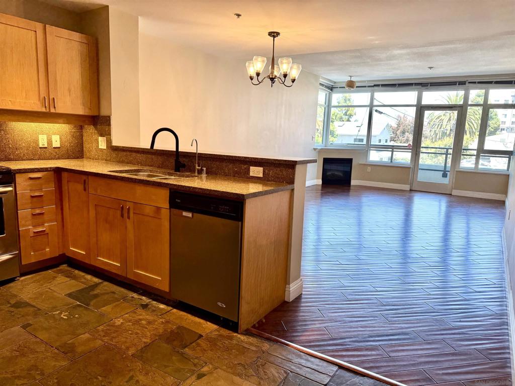 MLS #250035694SD img 3