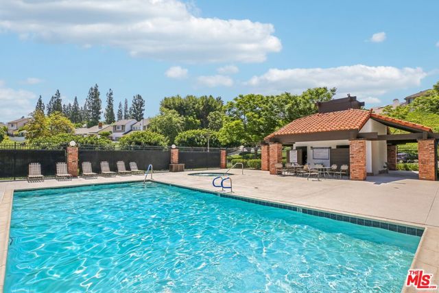 5946 E Calle Principia, Anaheim CA: https://media.crmls.org/mediaz/400b242b-1829-460e-b700-2b01b1014411.jpg