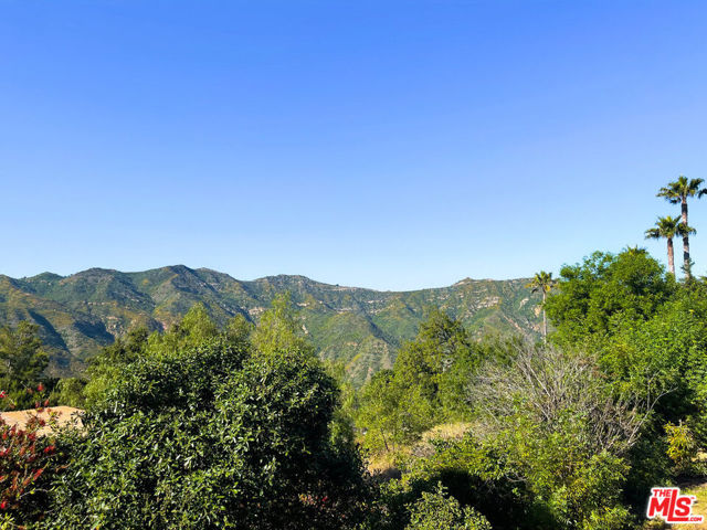 26343 Lockwood Road, Malibu CA: https://media.crmls.org/mediaz/400c0944-974a-4578-887f-69f24f70ffb5.jpg
