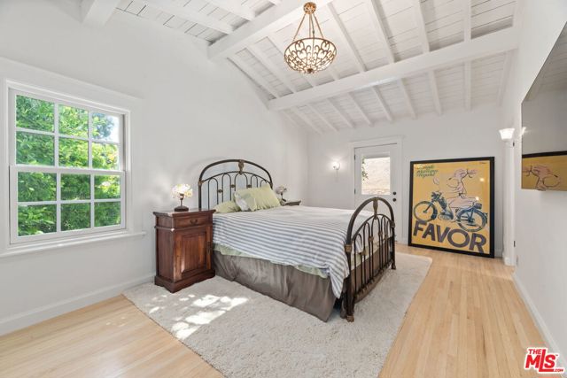 22416 Pacific Coast Highway, Malibu CA: https://media.crmls.org/mediaz/400c2ffc-2c20-458f-936f-b214006ae7fa.jpg