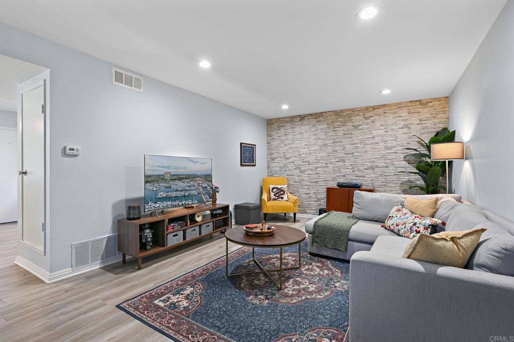 1211 Mariposa Court