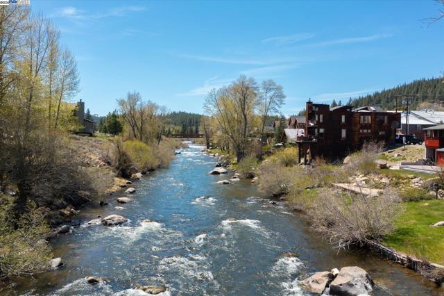10023 S River Street, Truckee CA: https://media.crmls.org/mediaz/400d5c4c-f24b-427e-bebc-a87d05f81120.jpg