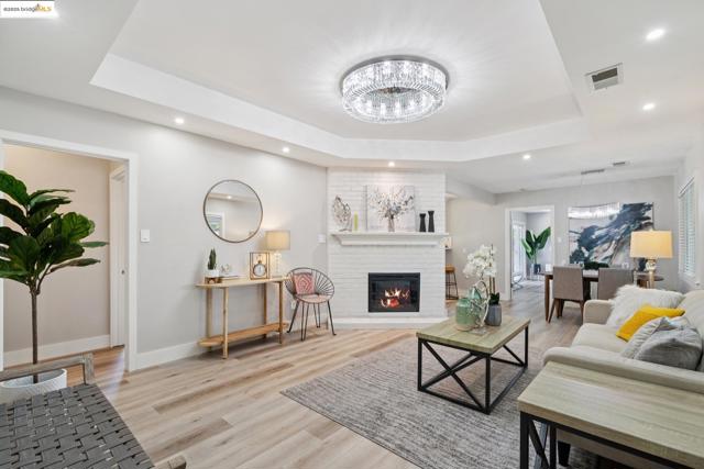 1555 Terry Way, Pleasant Hill CA: https://media.crmls.org/mediaz/400d93e3-1f6e-48dd-95c9-ee7347b3de46.jpg
