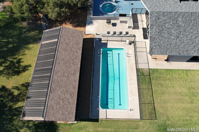 18218 Paradise Mountain Rd, Valley Center CA: https://media.crmls.org/mediaz/400da8de-1fa9-46b2-b2d4-c94216d25009.jpg