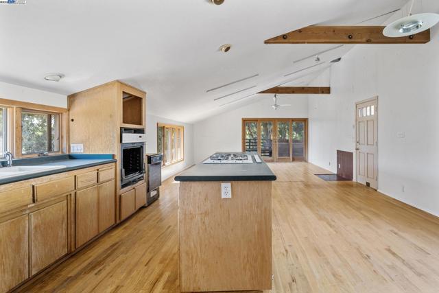 2592 Caballo Ranchero Dr, Diablo CA: https://media.crmls.org/mediaz/400dc399-28e9-41b5-bf66-d147b2aadf57.jpg