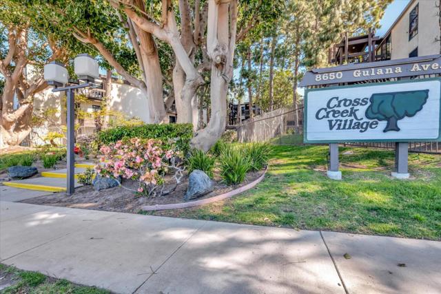 8650 Gulana Avenue, Playa del Rey CA: https://media.crmls.org/mediaz/400e0367-93fe-4b56-a94b-449a31302435.jpg