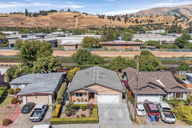 43270 Newport, Fremont CA: https://media.crmls.org/mediaz/400e390a-990f-4648-8639-29a1c8c0d671.jpg
