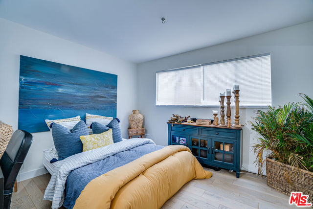 4101 Tarrybrae Terrace, Tarzana CA: https://media.crmls.org/mediaz/400e7a2b-1dd1-4726-92db-d9515b6b9858.jpg