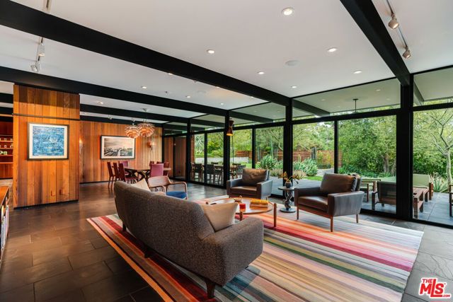5228 Escalante Drive, La Canada Flintridge CA: https://media.crmls.org/mediaz/400ea424-95c1-4037-8d46-24861eecf59d.jpg