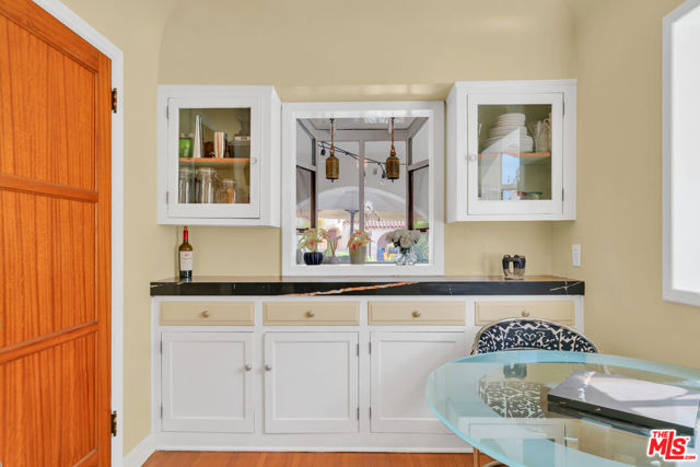 4183 6th Avenue, Los Angeles CA: https://media.crmls.org/mediaz/400ea838-7c0c-48f1-aa23-2cf7d7c089d8.jpg