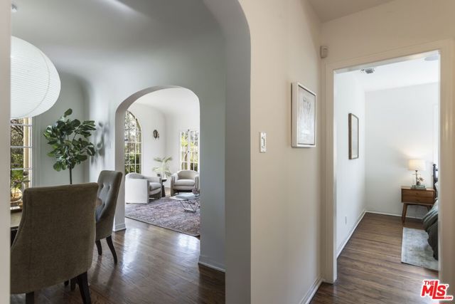 7361 Oakwood Avenue, Los Angeles CA: https://media.crmls.org/mediaz/400f6fbb-2e55-4bf3-ab51-18b438e75929.jpg