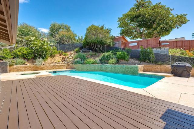 20809 Viento Valle, Escondido CA: https://media.crmls.org/mediaz/400f7868-6402-4c2a-a1a0-c7c26b311aef.jpg