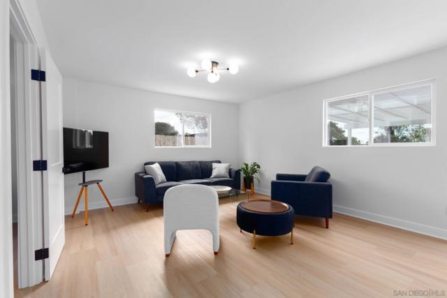 361 E Indian Rock Rd, Vista CA: https://media.crmls.org/mediaz/400f78f0-0788-42c8-b657-ef085740e475.jpg