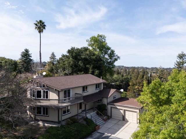 11569 Arroyo Oaks Drive, Los Altos Hills CA: https://media.crmls.org/mediaz/400f8019-4ccd-45b7-b580-daadc77e1a16.jpg
