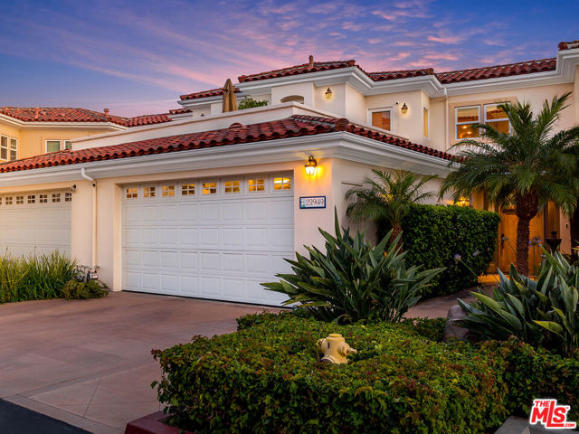 23949 De Ville Way, Malibu CA: https://media.crmls.org/mediaz/400fe89a-a756-4329-97da-f5153e7e3fec.jpg