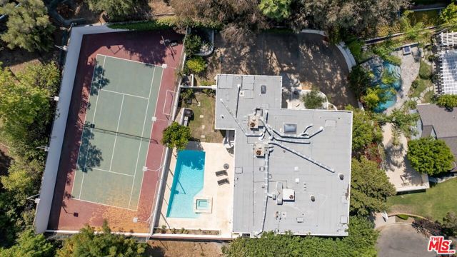 15656 Crownridge Place, Sherman Oaks CA: https://media.crmls.org/mediaz/400ff2e3-c27b-4b72-a872-ef4ad19ed747.jpg