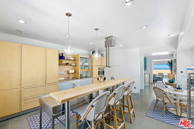 1341 Palisades Beach Road, Santa Monica CA: https://media.crmls.org/mediaz/400ff4b3-c732-4b9e-8165-2bec578be245.jpg