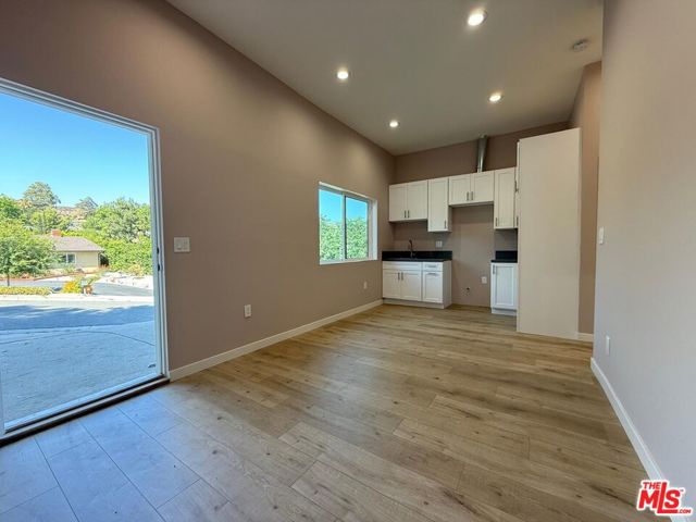 10212 Kalua Drive, Sunland CA: https://media.crmls.org/mediaz/40103a32-2139-49f5-976a-4a9142f62c27.jpg
