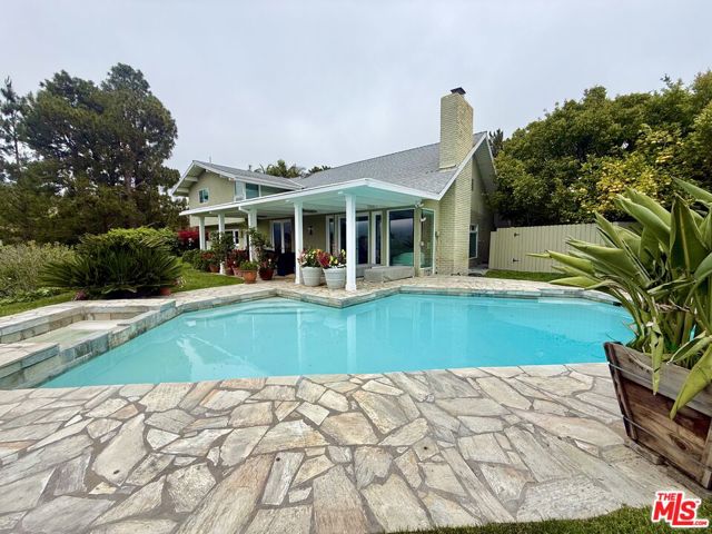 13778 Raywood Drive, Los Angeles CA: https://media.crmls.org/mediaz/4010440a-6508-4a8f-b558-fe40b81e3245.jpg