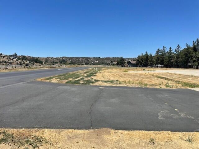 49275 Flightline Way, Aguanga CA: https://media.crmls.org/mediaz/40111f99-98bf-4365-8684-2c381cf95c28.jpg
