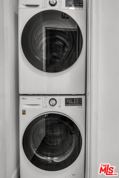 https://media.crmls.org/mediaz/40118f6f-5dcc-451e-ba6d-670e15c77102.jpg?preset=X-Large