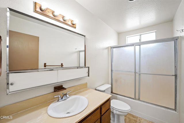 Detail Gallery Image 12 of 25 For 117 Bardsdale Ave, Oxnard,  CA 93035 - 3 Beds | 2 Baths