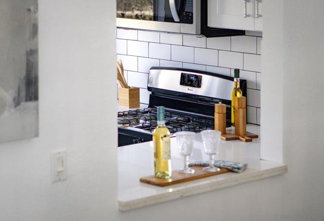 7325 Alicante Rd, Carlsbad CA: https://media.crmls.org/mediaz/4011c700-1fe0-45eb-a243-4384b9a2d5ab.jpg