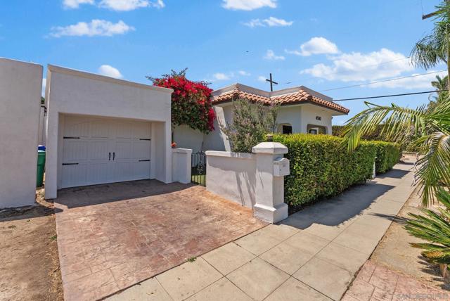 4510 Marlborough Dr, San Diego CA: https://media.crmls.org/mediaz/4012b301-1464-417e-bd31-6bf3d58d1df2.jpg