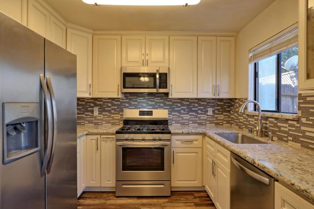 801 Nash Road, Hollister CA: https://media.crmls.org/mediaz/4012bfa7-112d-4b44-aed1-5dd5076fcd81.jpg