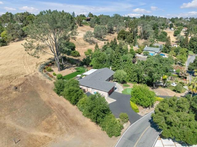 17035 Copper Hill Drive, Morgan Hill CA: https://media.crmls.org/mediaz/4012f426-0734-4315-bd05-9633a044ccc9.jpg