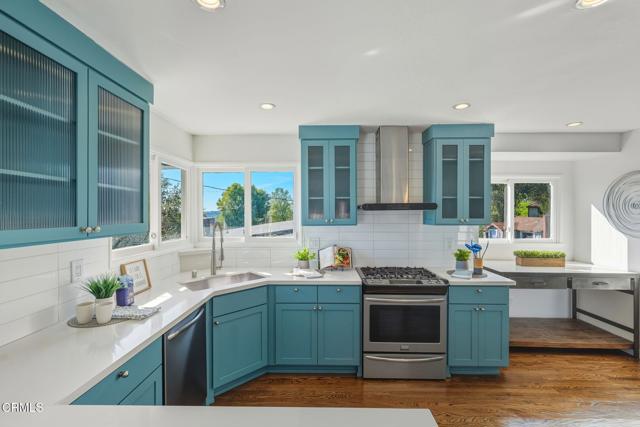 4487 Rising Hill Road, Altadena CA: https://media.crmls.org/mediaz/401336e8-68a6-4ef8-a19f-31b224863ce5.jpg