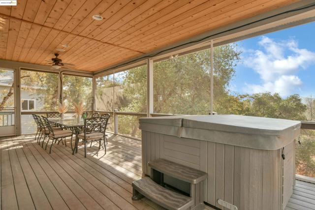 16096 Parkridge Ave, Sonora CA: https://media.crmls.org/mediaz/401336e9-0514-47db-8680-581f114adda6.jpg