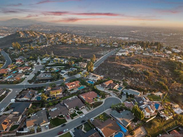 6221 BRYNWOOD COURT, San Diego CA: https://media.crmls.org/mediaz/401349fc-6c06-4ec1-8a3d-a129b0ccdd47.jpg