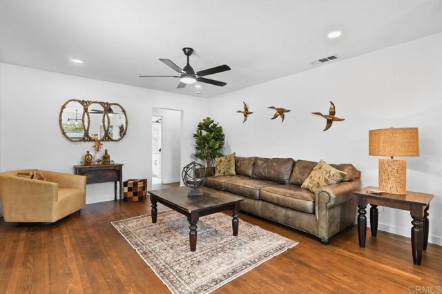 4055 Bernice Drive, San Diego CA: https://media.crmls.org/mediaz/40139d4c-d316-46cc-9e26-5e64aba2f553.jpg