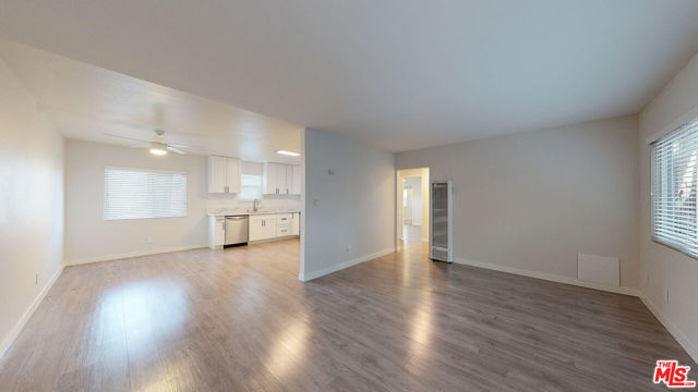 5008 Hazeltine Avenue photo 6