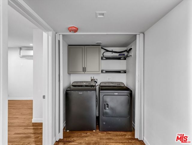 754 N Croft Avenue, Los Angeles CA: https://media.crmls.org/mediaz/4014324a-a16d-4889-9b27-235cfbe59f41.jpg