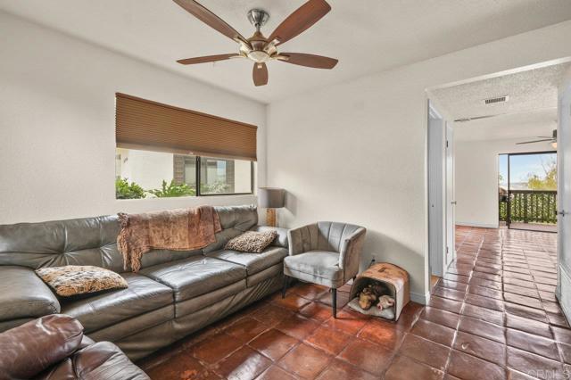 4971 Vista Pl, San Diego CA: https://media.crmls.org/mediaz/401442e6-eb63-4780-8c00-0cf4826f8c4c.jpg