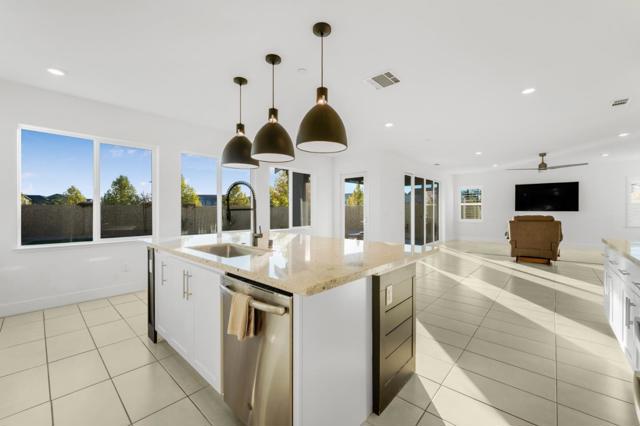 1591 Vinsanto Court, Gilroy CA: https://media.crmls.org/mediaz/40146c63-206e-42ad-9a99-516771ff4978.jpg