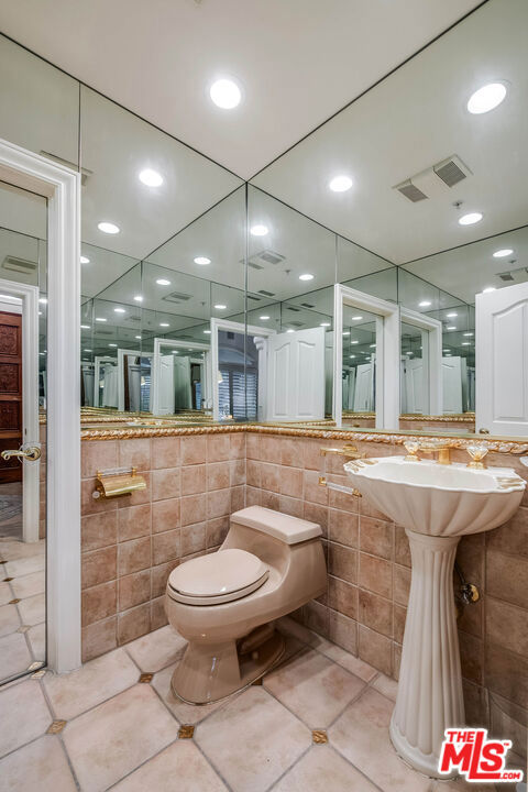 https://media.crmls.org/mediaz/40156ace-625d-478b-b566-7edc3165cd0c.jpg?preset=X-Large