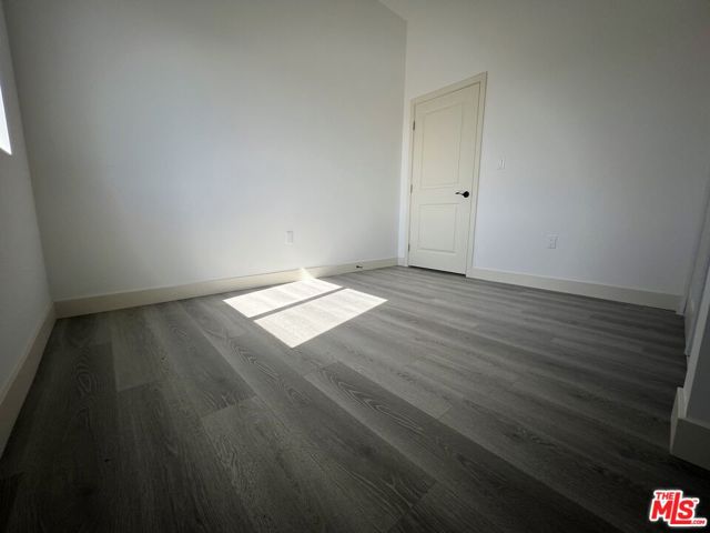 8640 1/2 Baring Cross Street, Los Angeles CA: https://media.crmls.org/mediaz/4015a183-b0ff-4776-998b-21b26aafc5d6.jpg