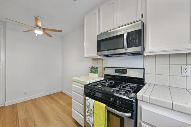7727 Caminito Monarca, Carlsbad CA: https://media.crmls.org/mediaz/4015e82e-2eea-4695-896d-9fbac9ab0772.jpg