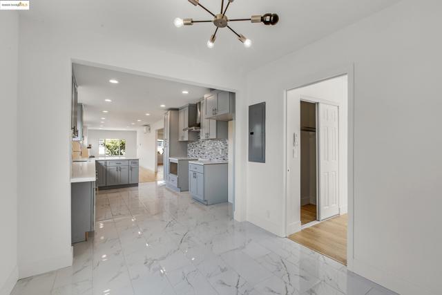 2906 Adeline St, Oakland CA: https://media.crmls.org/mediaz/401685f6-dcf3-4556-8519-619ada9a2743.jpg