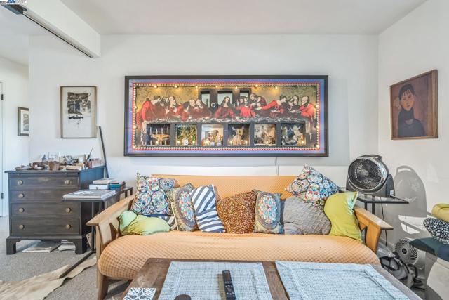 Image 20 of 39 For 15 Encina Pl