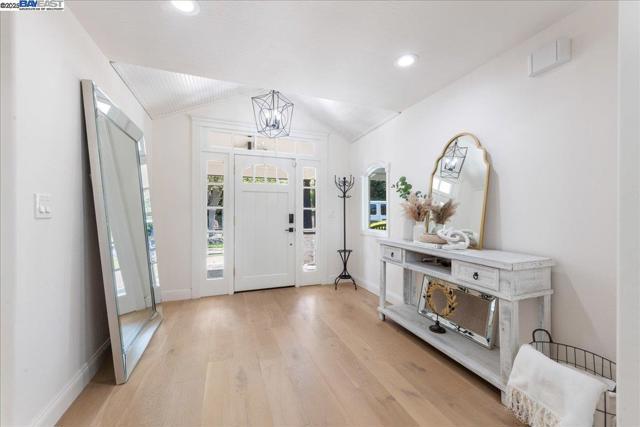 325 Crest Ave, Alamo CA: https://media.crmls.org/mediaz/4016ffb1-b377-4b3c-be24-ce3b17969d6a.jpg