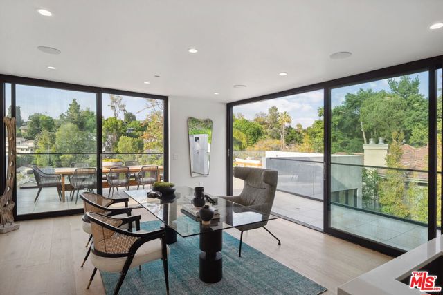 3670 Buena Park Drive, Studio City CA: https://media.crmls.org/mediaz/40170b0f-5170-4064-89ba-1df49c73e10d.jpg