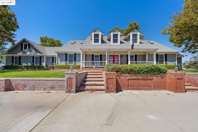 51 Cunha Ct, Oakley CA: https://media.crmls.org/mediaz/40185269-f4e7-4048-b512-b21d695e358d.jpg