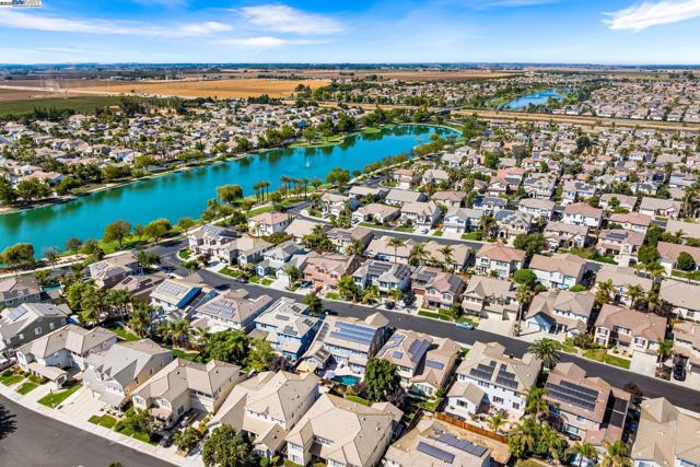 3638 Otter Brook Loop, Discovery Bay CA: https://media.crmls.org/mediaz/40185701-2bf9-4bbe-83b8-64749816b26f.jpg