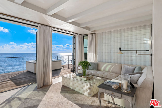 27218 Pacific Coast Highway, Malibu CA: https://media.crmls.org/mediaz/4018add8-1bb0-4769-a587-bdec6a3a2730.jpg