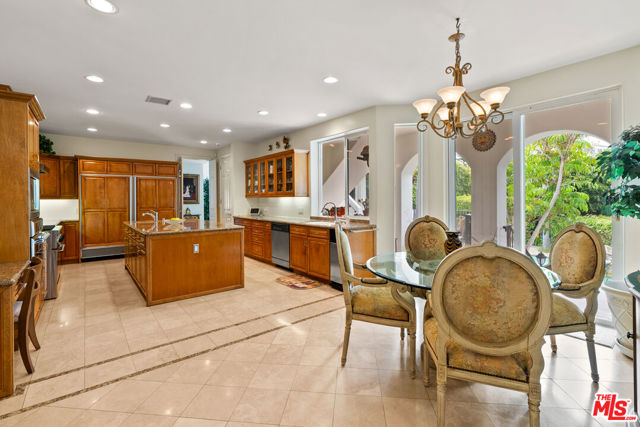 6400 Kanan Dume Road, Malibu CA: https://media.crmls.org/mediaz/4018d93e-2f6f-45c4-a804-d9df93ad3998.jpg