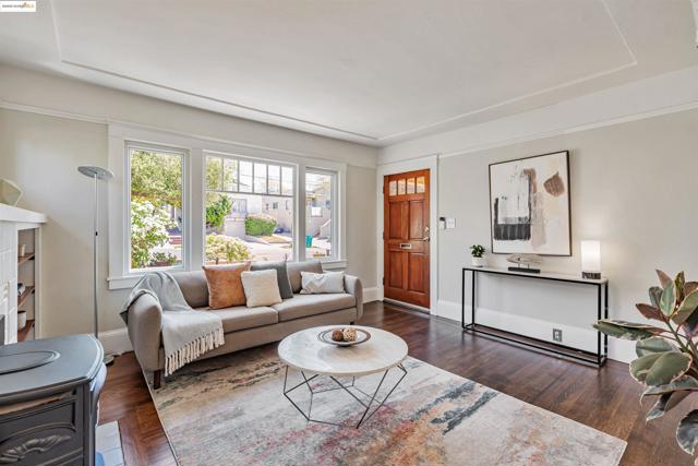 906 Carmel Ave, Albany CA: https://media.crmls.org/mediaz/401965d1-e332-417c-b672-095a71ed0a41.jpg